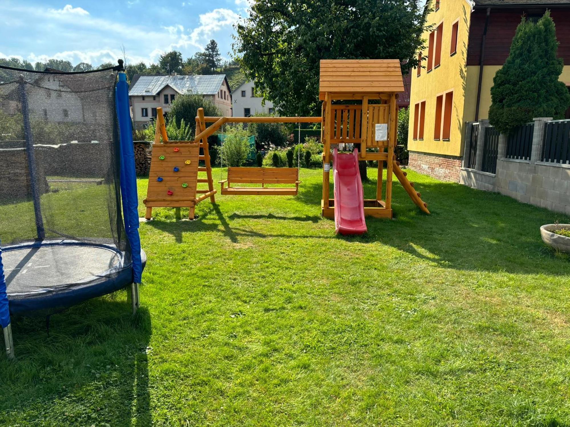 Vila Lumina Svoboda nad Upou Bagian luar foto