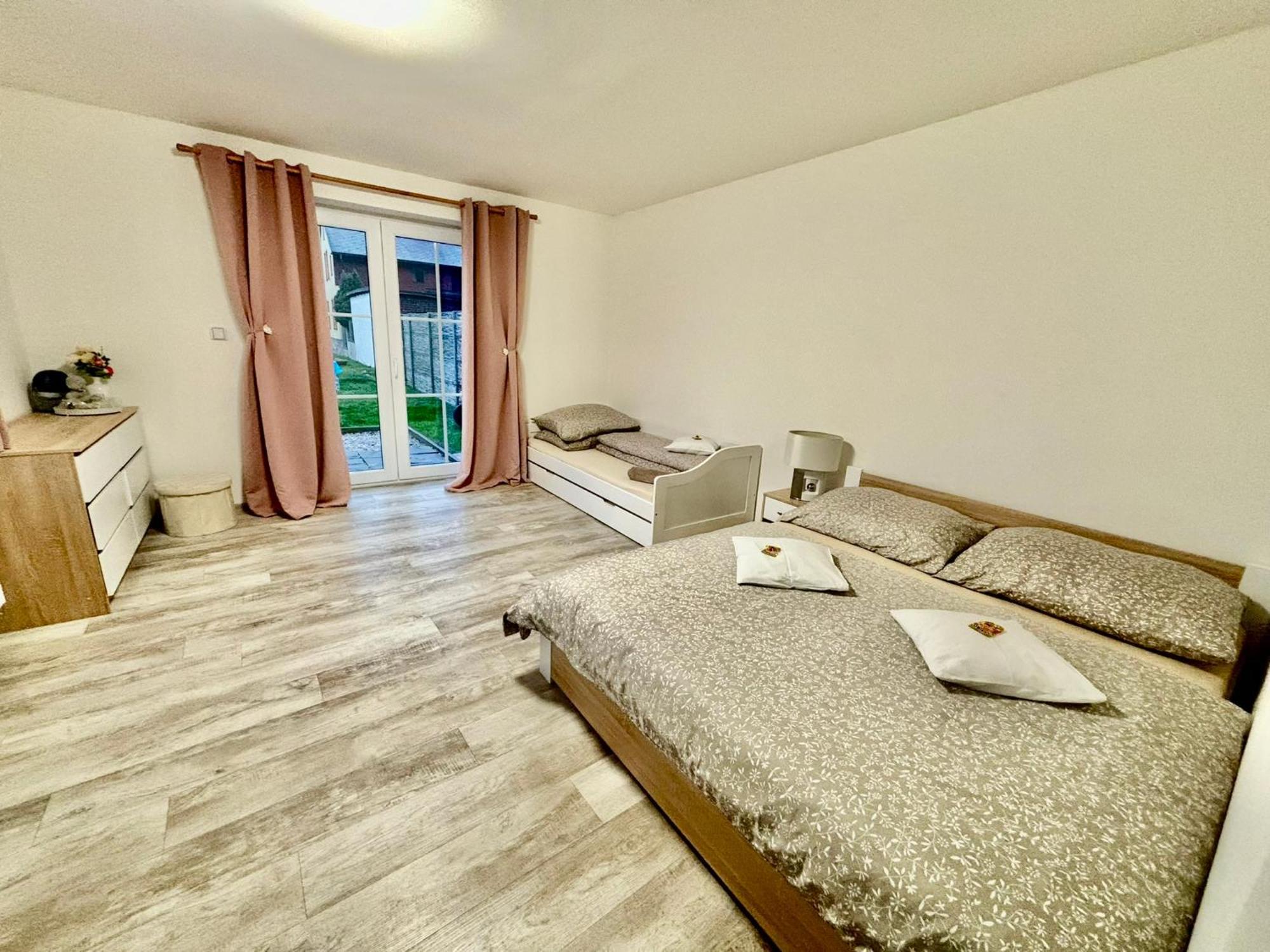Vila Lumina Svoboda nad Upou Bagian luar foto